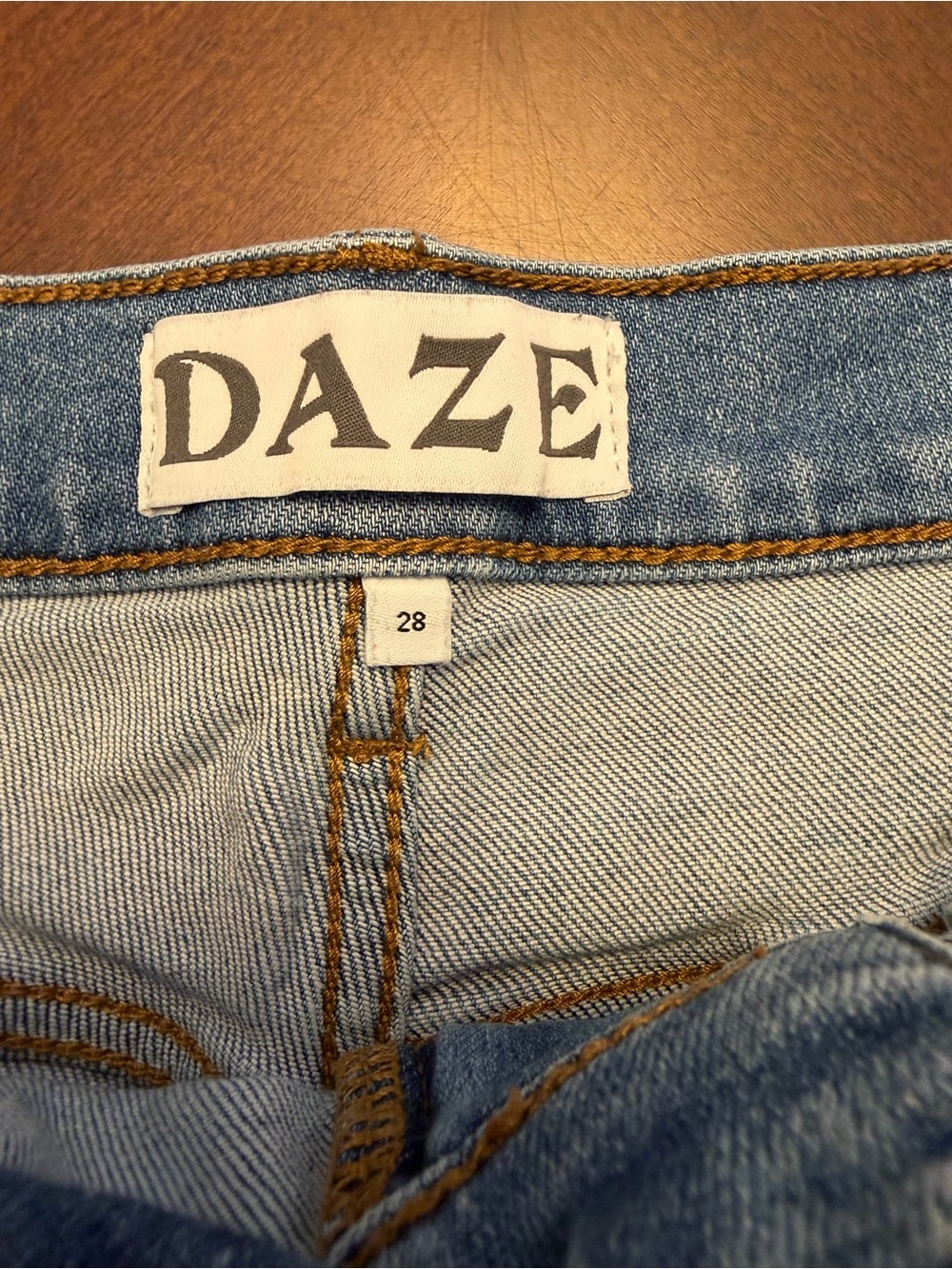 DAZE Hug Women's Size 28 Light Wash Distressed Denim Shorts Frayed Hem - Picture 3 of 10